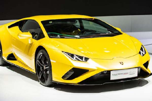 Nhà giàu mua siêu xe Bentley, Lamborghini do buồn chán